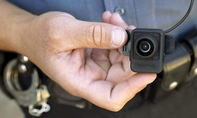 n den USA sind einige Polizeibehörden mit Körperkameras ausgestattet. Sie sollen Transparenz für Bürger schaffen. 