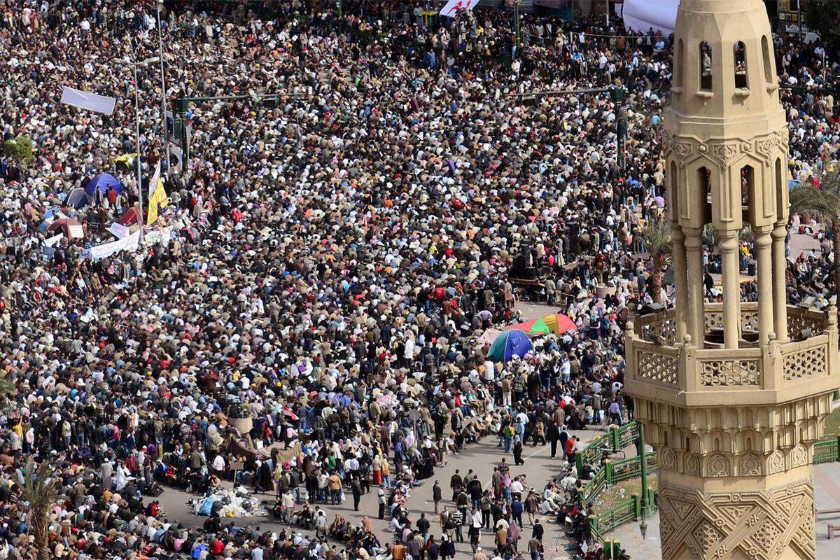 Am Freitag hatte die Opposition den "Tag des Abgangs" ausgerufen. Auf dem Tahrir-Platz in Kairo versammelten sich zehntausende von Regimegegnern.