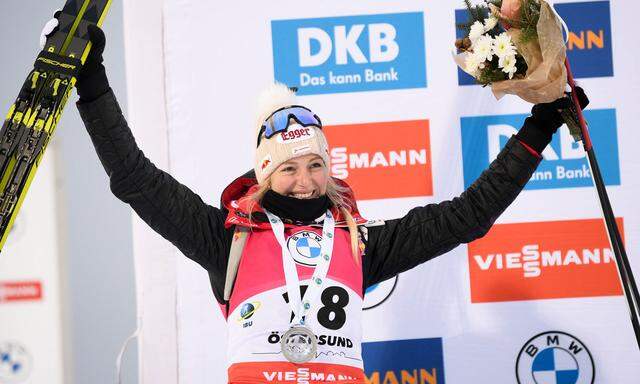 Sweden Biathlon World Cup Women 6706268 27.11.2021 Silver medalist Austria s Lisa Theresa Hauser celebrates after the w