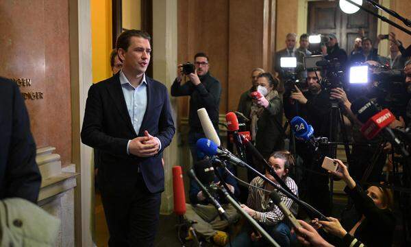 Der finale Abschied? Sebastian Kurz mit Journalisten am Freitag nach dem Prozess.