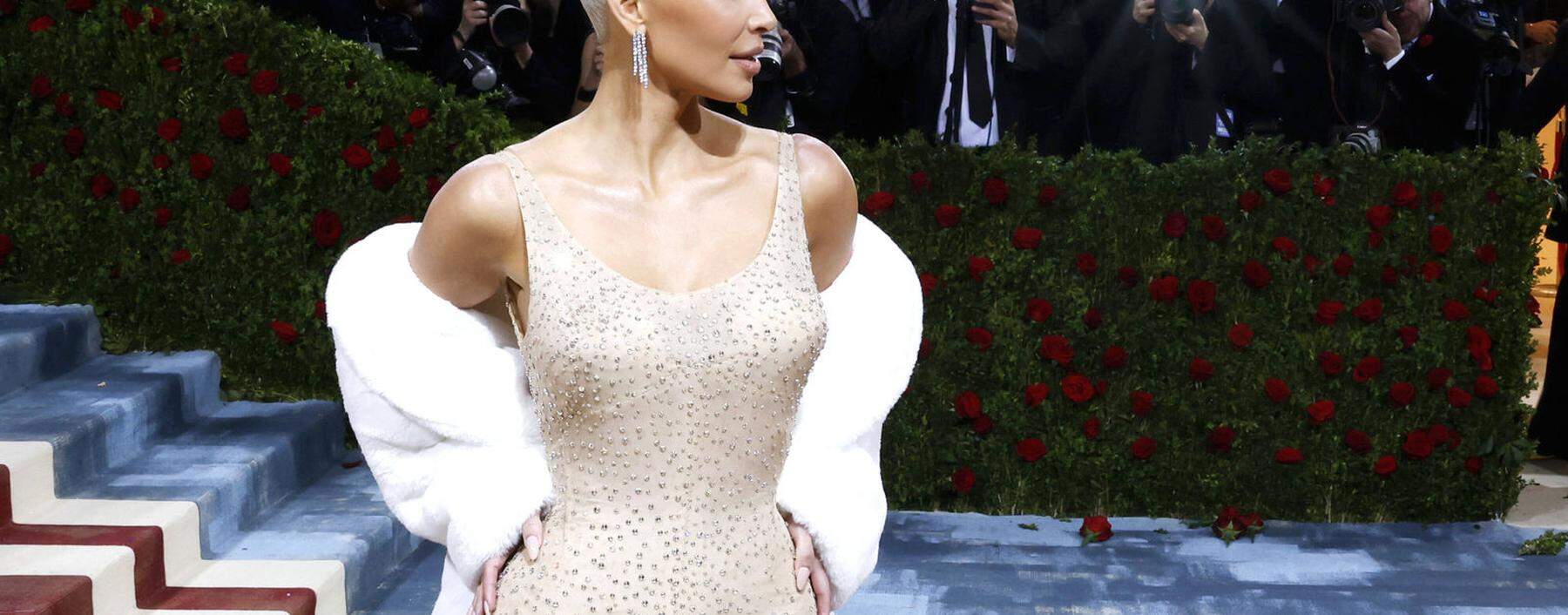 Kim Kardashian in einem Kleid das einst Marylin Monroe gehört, bei der Met Gala in New York.