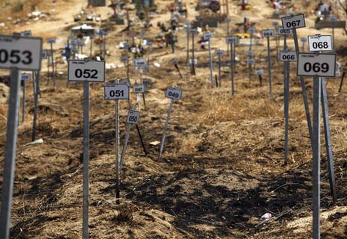Im Jahr 2009 wurden bis Ende September im sogenannten "Drogenkrieg" mehr als 5600 Menschen getötet. Das sind mehr Tote als im gesamten Jahr 2008. Im Bild: Anonyme Gräber am Friedhof von Tijuana
