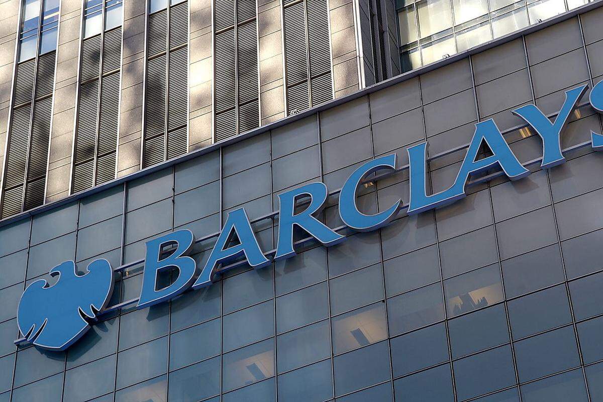 Die "Barclaya PLC" mit Sitz in London ist eine Universalbank und beschäftigt rund 140.000 Mitarbeiter weltweit. 2012 betrug ihre Bilanzsumme 2,4 Billionen Dollar.