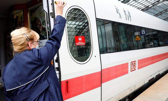 German train drivers hold week-long strike in wage dispute with Deutsche Bahn
