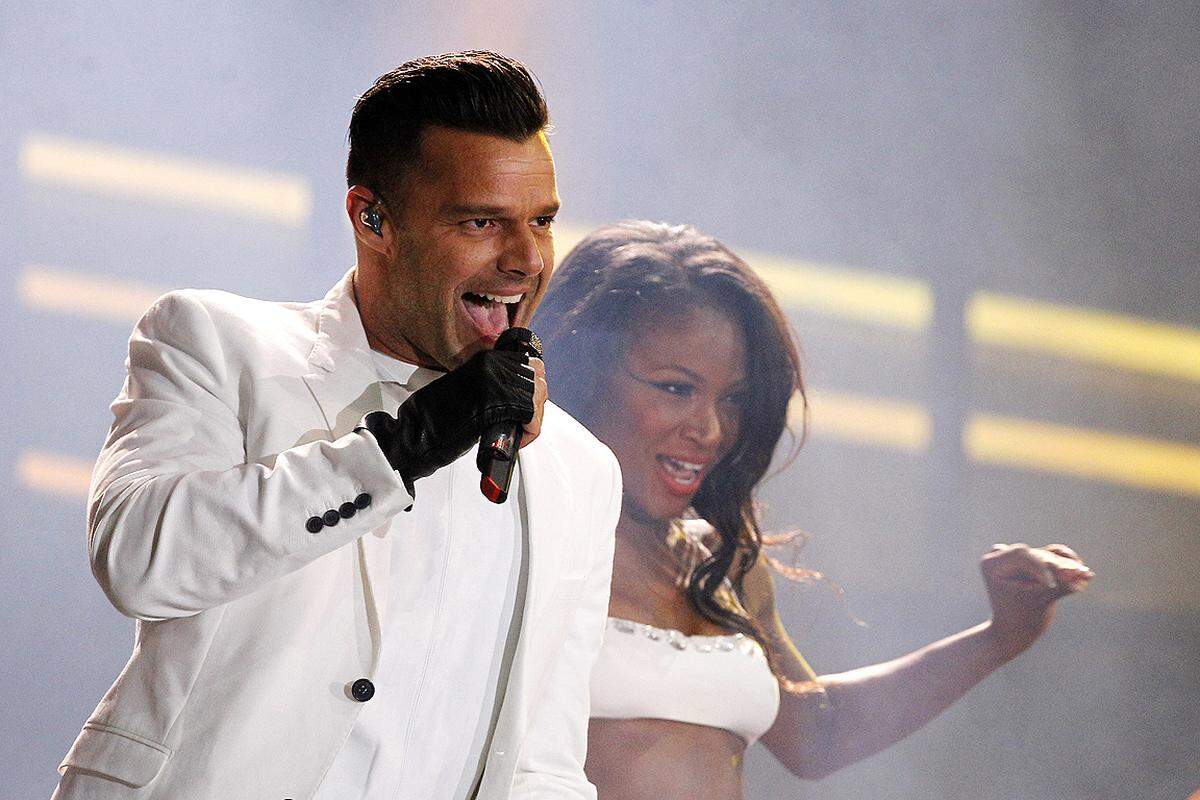 Für das Fest selbst wurden auch schon ein paar berühmte Namen bestätigt. Latino-Star Ricky Martin wird am diesjährigen Life Ball auftreten. "Ich fühle mich geehrt für dieses wichtige Anliegen zum Life Ball nach Wien eingeladen worden zu sein", sagte der Sänger.