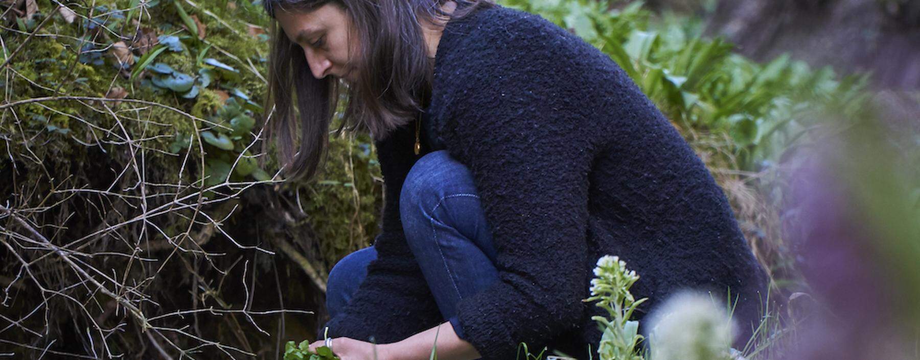 Verwurzelt. Agrarwissenschaftlerin Valerie Jarolim ist Kräuterpädagogin und Autorin von „Rebel Plants“.                                            