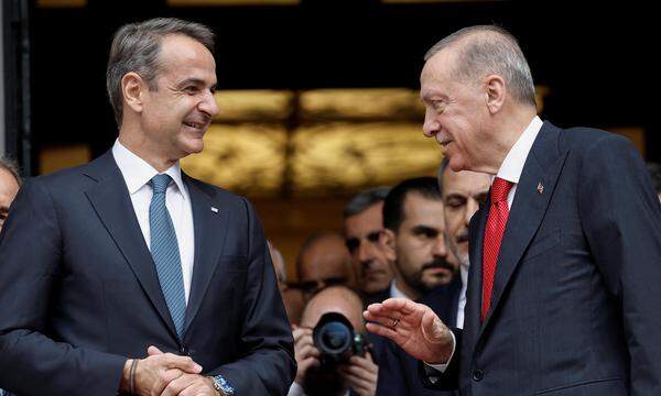 Der griechische Ministerpräsident Kyriakos Mitsotakis und sein Gast, der türkische Präsident Recep Tayyip Erdoğan, in Athen.