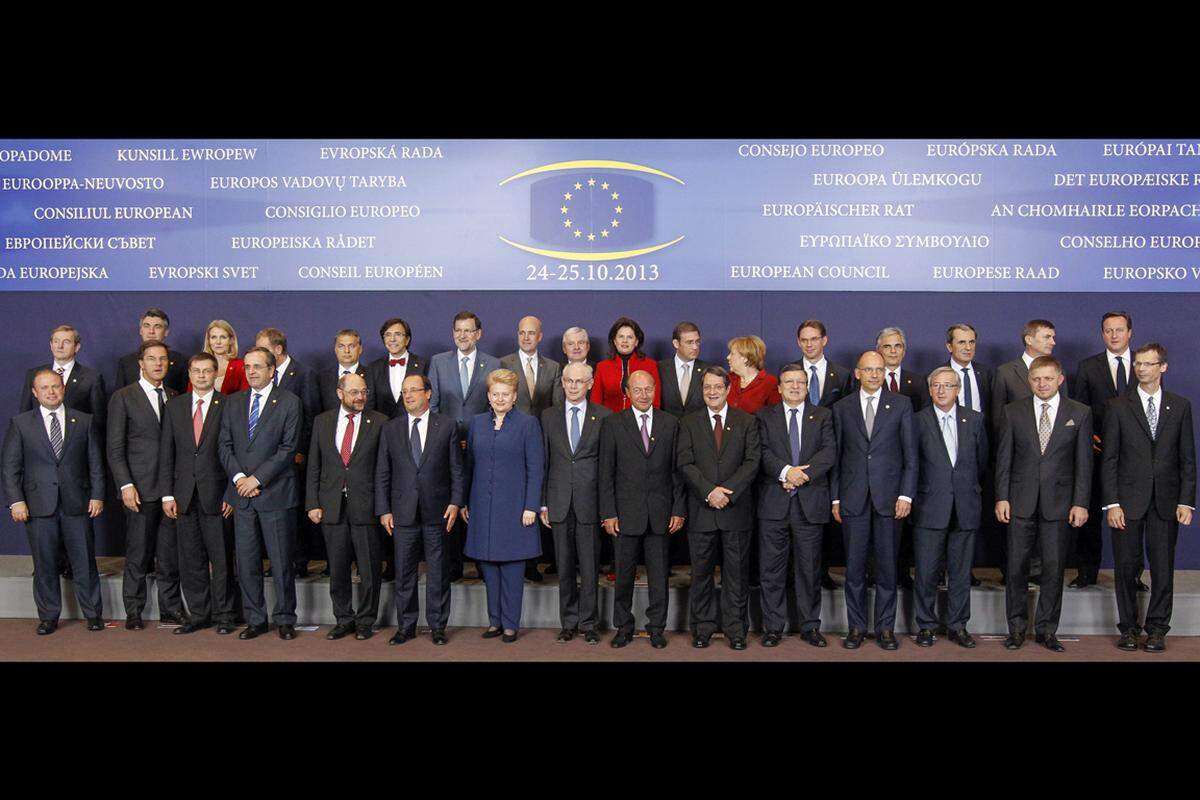 Ein Blick auf das EU-"Familienfoto" beim letzten Ratszusammentreffen der Staats- und Regierungschefs der EU in Brüssel Ende Oktober zeigt: Frauen an der Staatsspitze sind eindeutig in der Minderheit. Die UNO zählt 193 Mitglieder, doch nur in 19 Ländern davon stehen Frauen an der Staatsspitze als Präsidentin oder Premierministerin bzw. Kanzlerin.