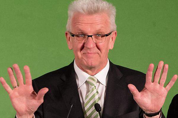 Auch wenn der Grüne Winfried Kretschmann "Ich war's nicht" zu signalisieren scheint, das Gegenteil ist richtig: Er konnte sich in den vergangenen Jahren offenbar glaubwürdig als "Landesvater" von Baden-Württemberg darstellen und schaffte erstmals für die Grünen in einem Bundesland ein Ergebnis mit einer 3 vorne. Dass vor allem seine Person den Ausschlag gab, zeigt das äußerst schlechte Abschneiden der Grünen in den beiden anderen Bundesländern.