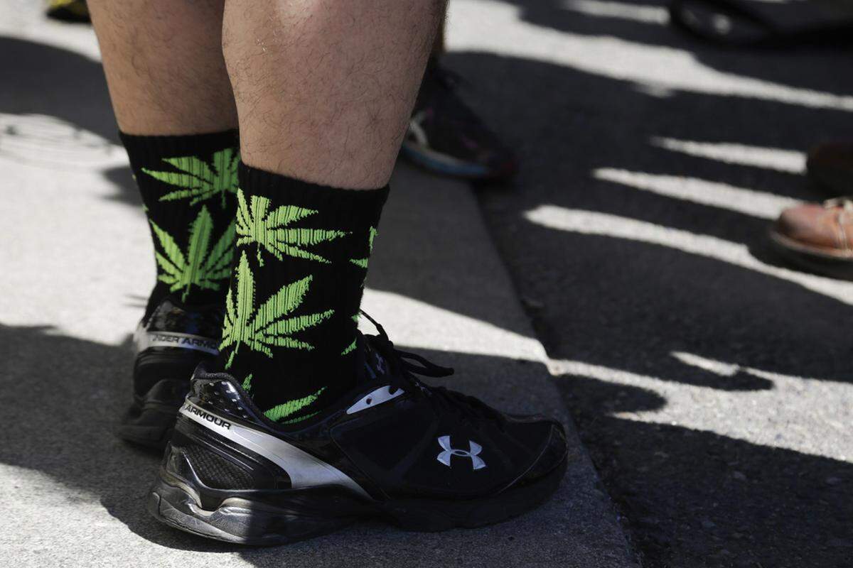 Schließlich sei Marihuana derzeit in fast allen Großstädten der USA auf dem Schwarzmarkt zu haben, sagte ein weiterer Sprecher der Regulierungsbehörde.