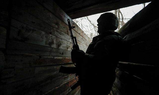 Archivbild eines pro-russischen Rebellen in der Region Luhansk in der Ostukraine.