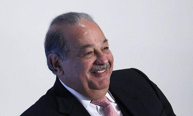 Mexican billionaire Carlos Slim smiles during a presentation in Mexico City