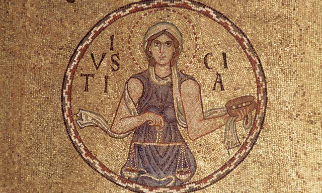 So sieht sie also aus, noch dazu mit unverbundenen Augen: Die „Justitia“ als Mosaik aus dem 13. Jahrhundert in der Vorhalle des Markusdoms in Venedig.