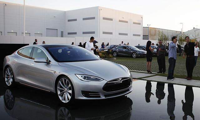 File photo of people arriving to hear Tesla Motors CEO Musk demonstrate its new battery swapping program in Hawthorne