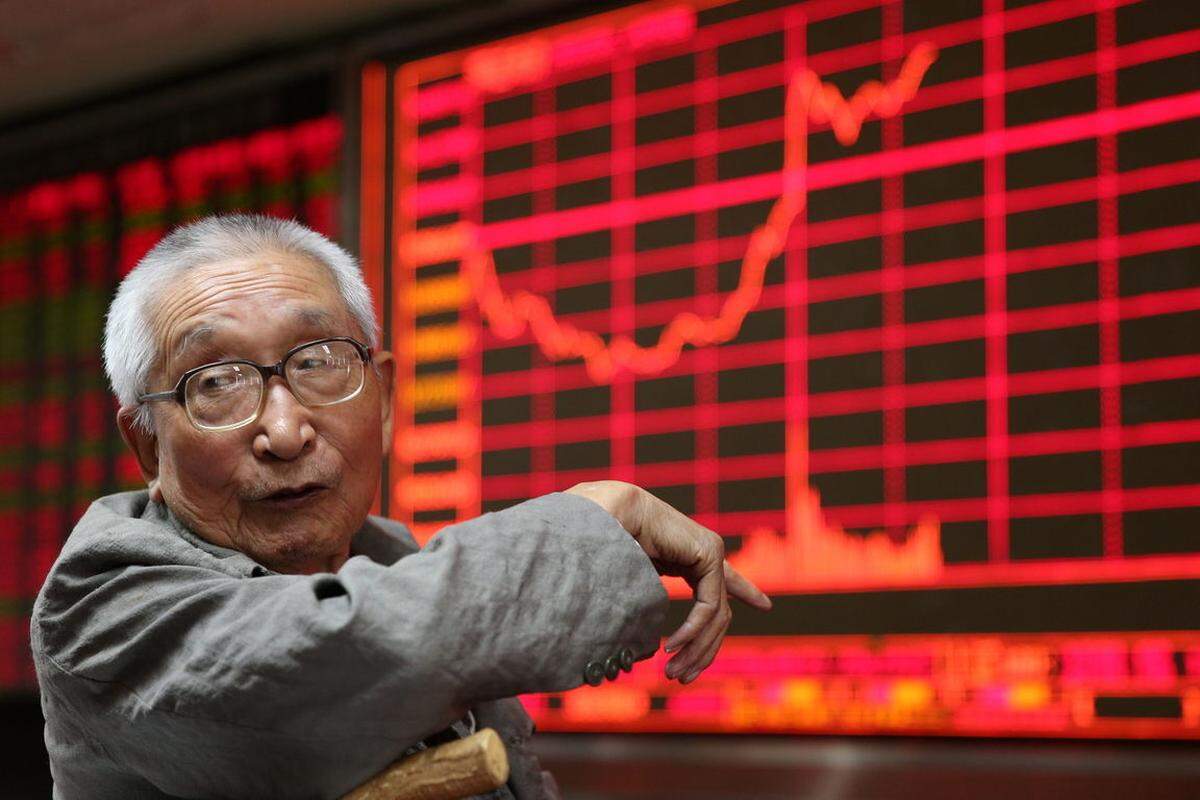 Die Furcht vor Eingriffen der Regierung in den chinesischen Aktienmarkt lässt den Shanghai-Composite um 16,4 Prozent abstürzen.