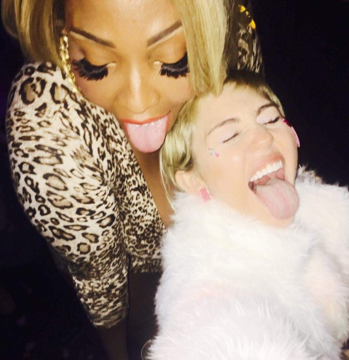Miley Cyrus zeigte auch dem neuen Jahr die Zunge.
