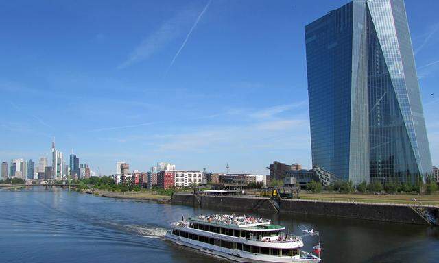 Die Zentrale der Europäischen Zentralbank befindet sich seit 2014 in einem von dem Architektenteam Coop Himmelb(l)au errichteten Hochhaus in Frankfurt.
