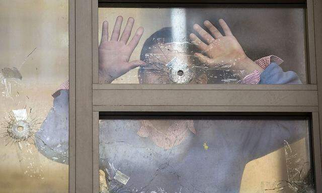 Einschussloch in der Synagoge, wo palästinensische Terroristen vier Rabbiner töteten