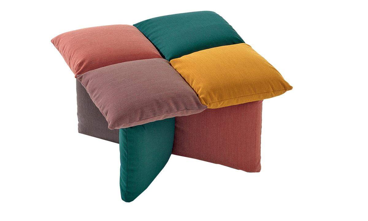 Poufig. Gemeinsam: Maxi-Pouf „Pillow 218“ in vielen Farb- und Stoffvarianten. Design: Andrea Anastasio, Preis auf Anfrage, www.et-al.it 