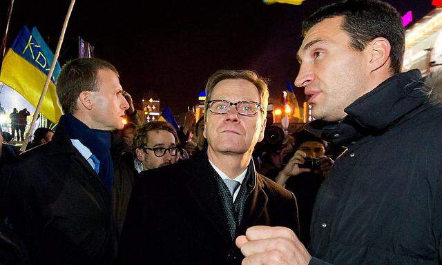 Guido Westerwelle mit Wladimir Klitschko, dem Bruder des ukrainischen Oppositionsführers
