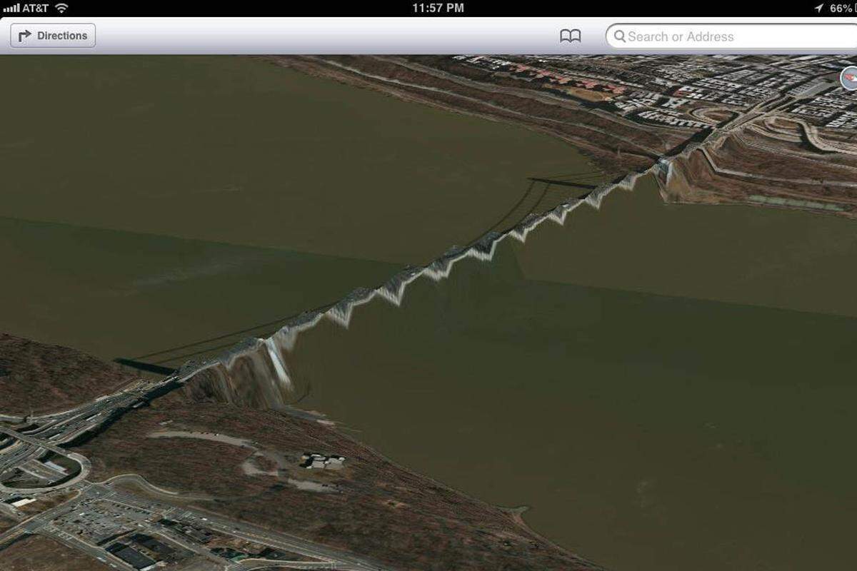 Brücken kommen generell schlecht weg, bei Apple Maps. Hier liegt die Georg Washington Bridge im Hudson River.
