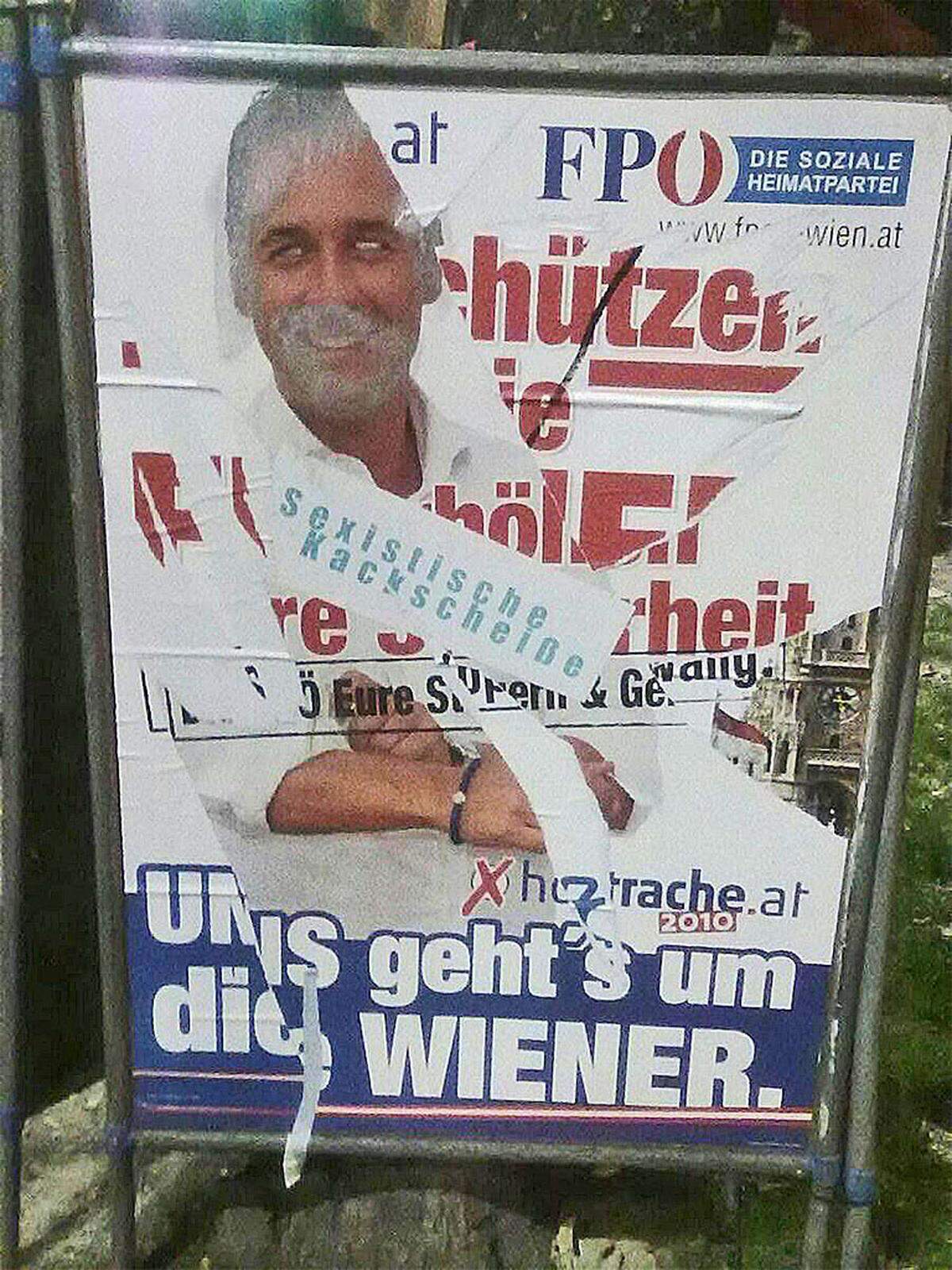 Nicht nur durch Übermalungen, auch durch das Herunterreißen von Plakatteilen entstehen richtige "Kunstwerke". In diesem Fall sehen wir eine Kombination der beiden Techniken.