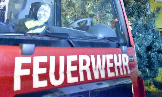 Baden: Brand in Wohnhaus nach fünf Stunden gelöscht (Themenbild: Feuerwehr)