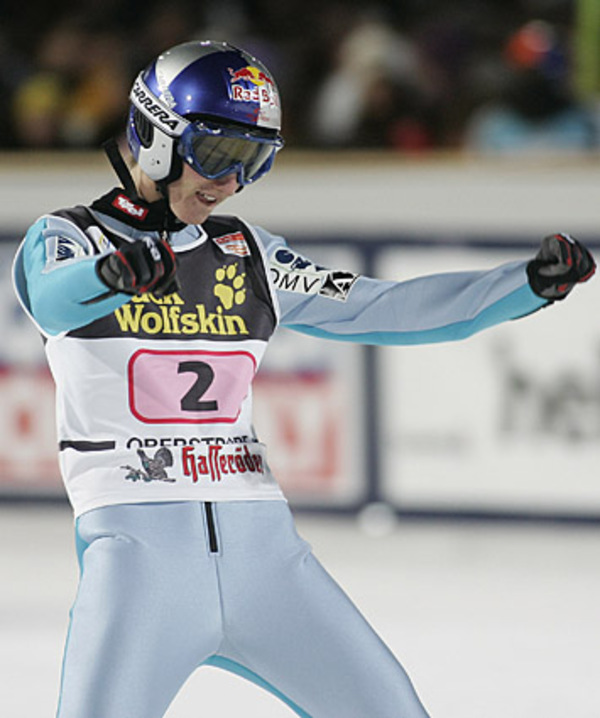 Bei der Vierschanzenturnier siegt er in Oberstdorf ...