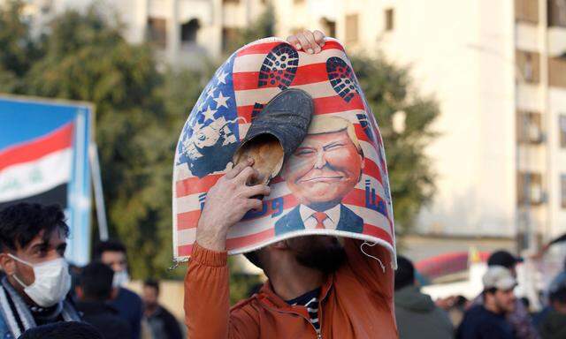 Donald Trump ist die Hassfigur der Demonstranten vor der US-Botschaft in Bagdad (noch vor der Tötung des Generals Soleimani).