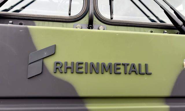 Rheinmetall Logo auf einem Fahrzeug der deutschen Bundeswehr.