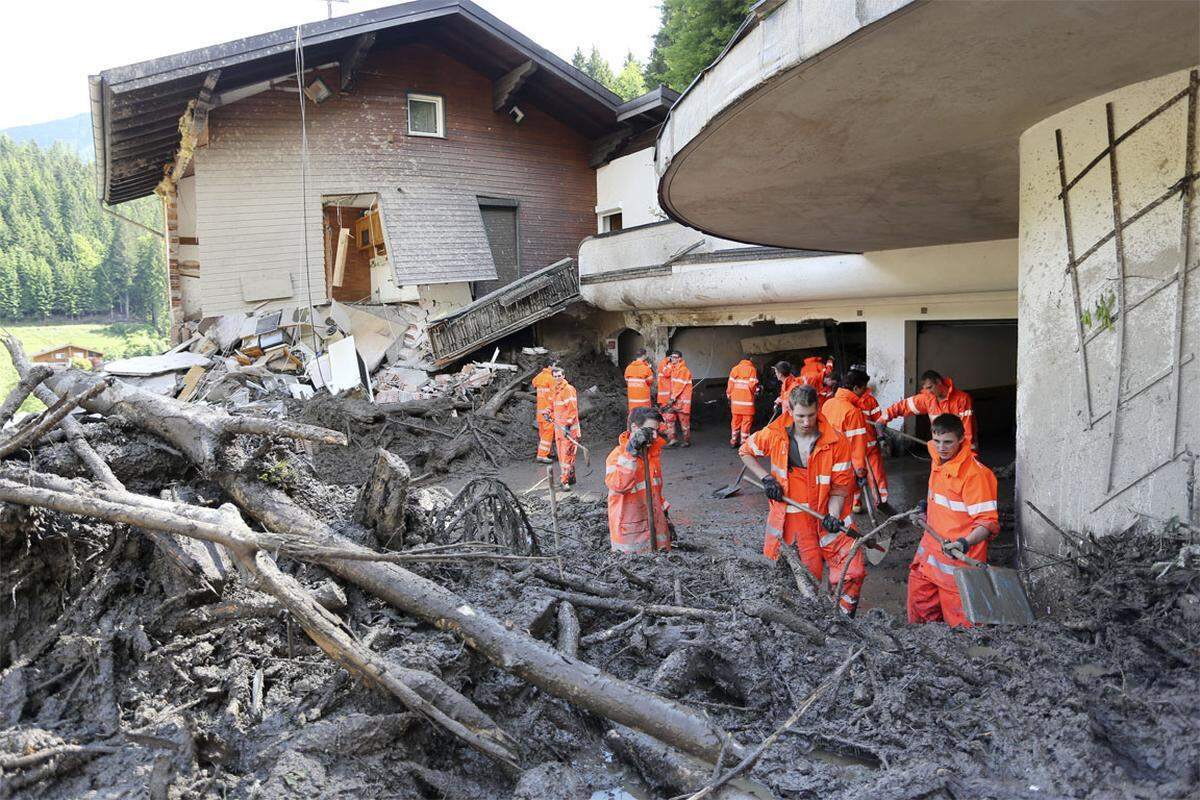 Einige Gebäude sind nach wie vor nicht bewohnbar. In Hüttau konnten dem Katastrophenschutzreferat zufolge 20 bis 25 Personen noch nicht in ihre Häuser zurückkehren.