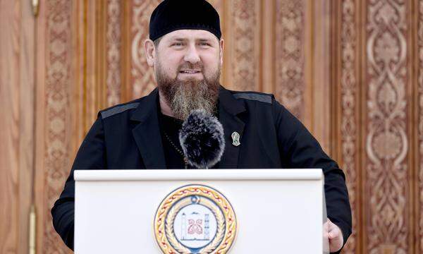 Vater und Präsident Ramzan Kadyrow bei der Eröffnung einer Moschee in Grozny.
