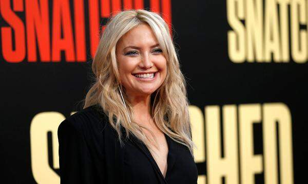 Goldie Hawns Tochter Kate Hudson hat sich angeschlossen. Warum? Stephen Colbert verkündete, dass er für jeden Star, der in den sozialen Netzwerken ein Foto von sich als 13-jähriger Teenager unter postet, eine Spende an den "Americone Dream Fund" weiterzuleiten, der Hurrikan-Opfern in Puerto Rico unterstützt.