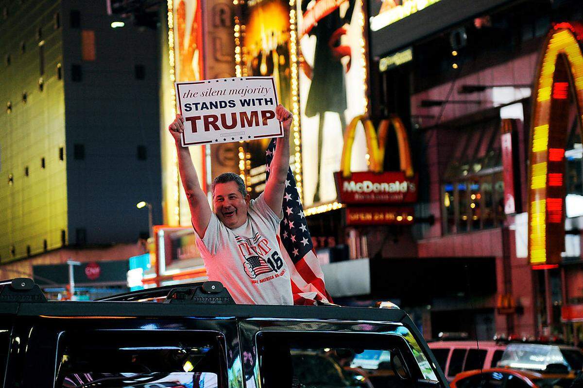 Ein Bild vom Times Square in New York. Die "stillte Mehrheit" stehe hinter Trump - sogar die offizielle Mehrheit stimmte für den Milliardär.