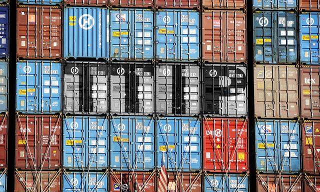 Containerladung mit TTIP-Protestaktion – ein Symbol für den umstrittenen internationalen Handel.