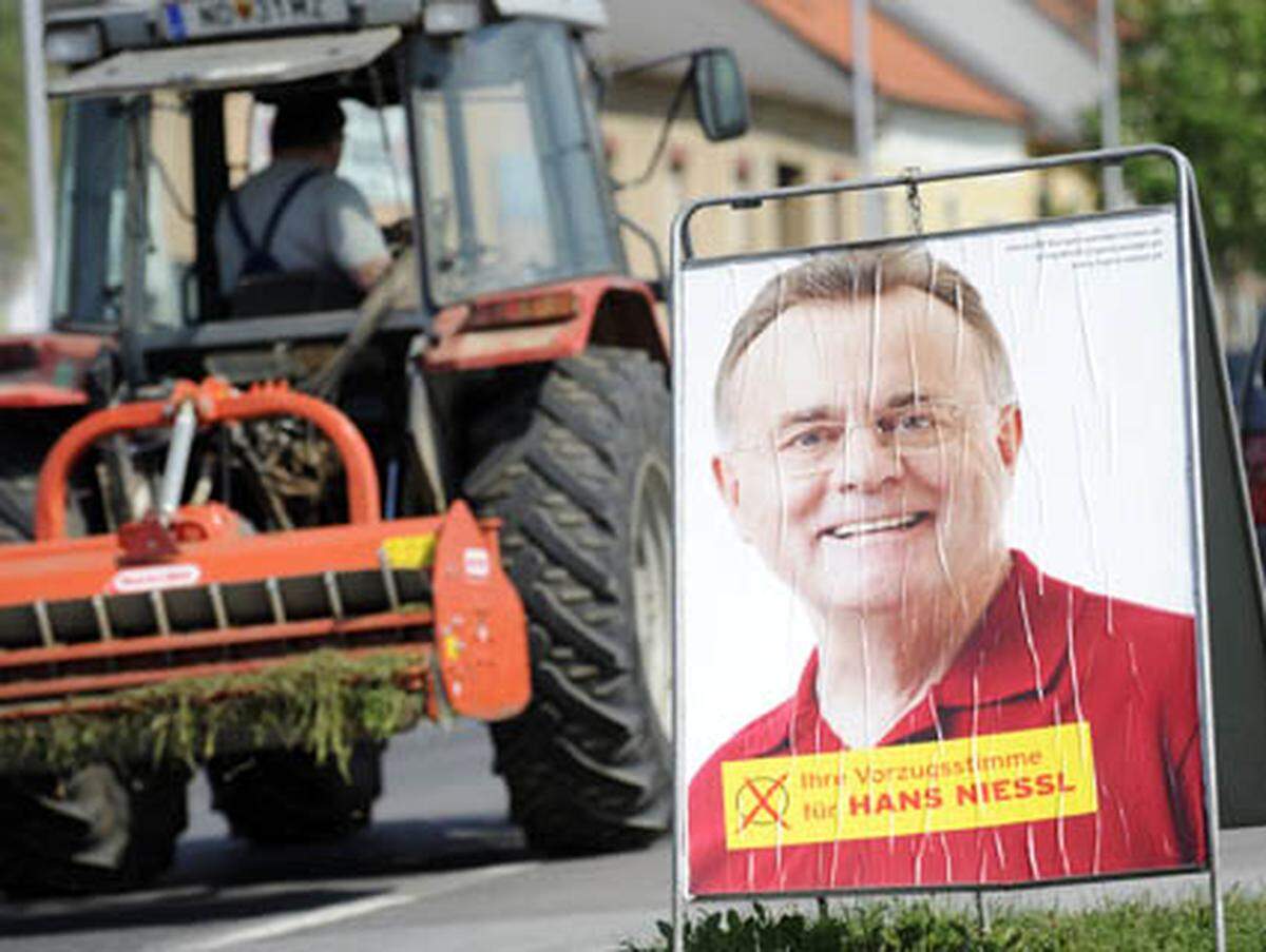 Mit seiner unaufgeregten Art schaffte es der SPÖ-Realo, trotz neuer roter Wahlkampfturbulenzen um die Bank Burgenland, im Oktober 2005 den Landeshauptmannsessel zu verteidigen. Ein Grund für den Erfolg ist ein perfekt organisierter Parteiapparat.