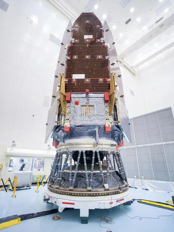 Das  „Nancy Grace Roman Space Telescope“ während letzter Vorbereitungen Anfang August.
