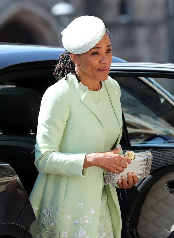 Doria Ragland, die Mutter der Braut, in Mintgrün.