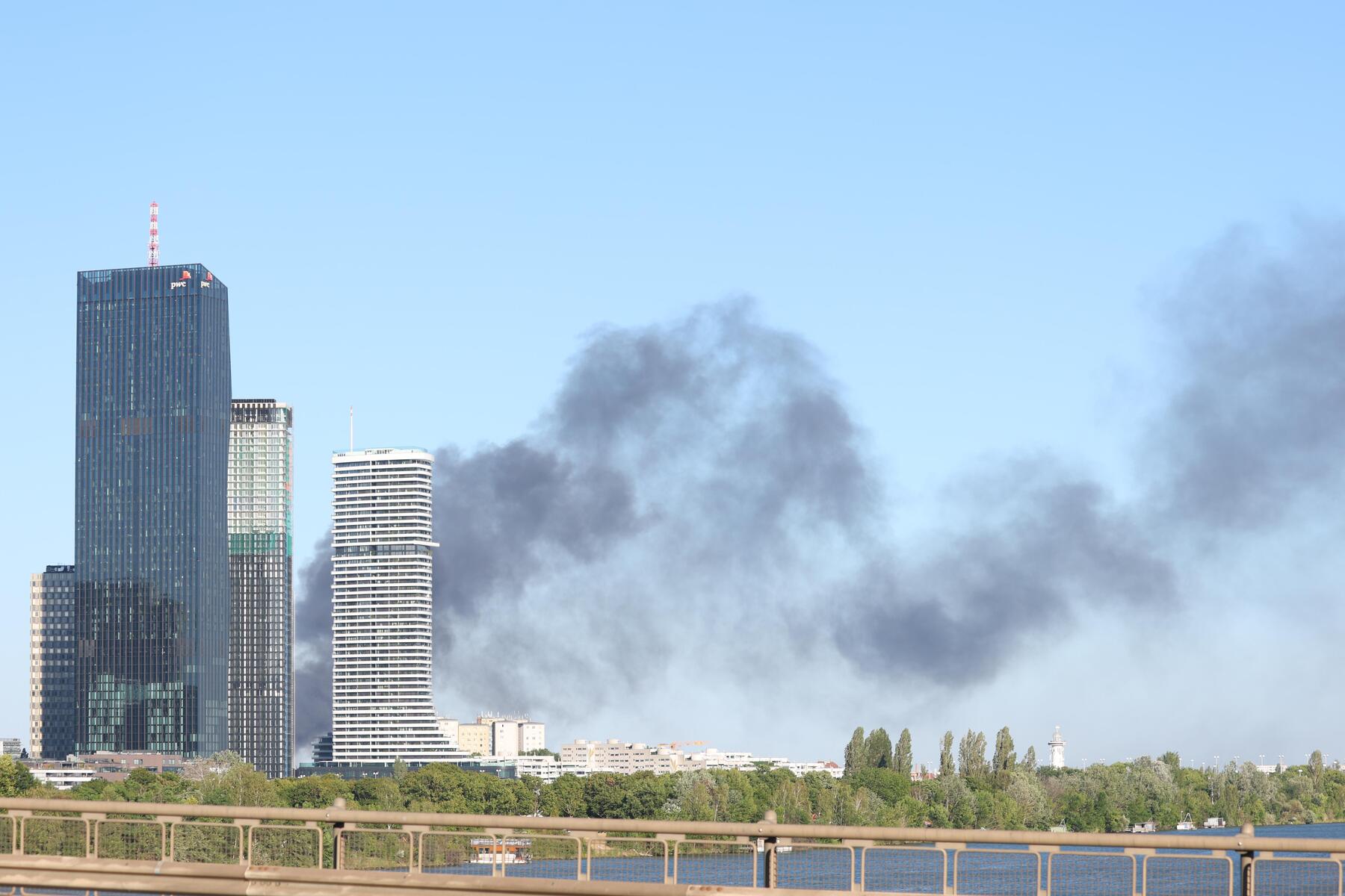 Müllhalle in Wien in Brand: Die Südosttangente musste gesperrt werden