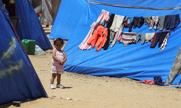 Viele geflüchtete Palästinenser haben in Rafah im Süden des Gazastreifens vorläufig Zuflucht gesucht. 
