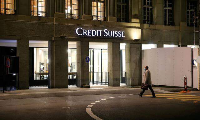 FILE PHOTO: the logo of Swiss bank Credit Suisse is seen in Bern