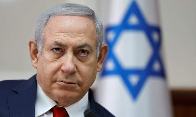 Netanjahu hofft darauf, das in Umfragen führende oppositionelle Bündnis der Mitte von Ex-Militärchef Benny Gantz noch zu überholen. D