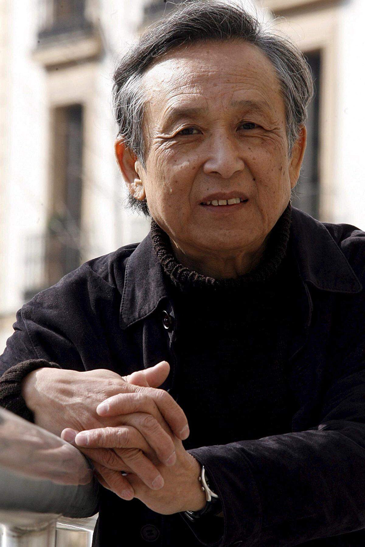 Gao Xingjian (geb. 1940) - Frankreich (China) Der Schriftsteller lebt im Exil in Frankreich und hat auch die französische Staatsbürgerschaft. Er wurde "für sein Werk von universaler Gütigkeit, bitterer Einsicht und sprachlichem Sinnreichtum" ausgezeichnet.