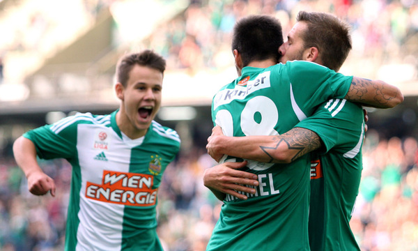 Rapid-Spieler jubeln