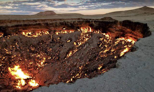 Seit über 50 Jahren brennt das Feuerloch in der turkmenischen Wüste Karakum. 