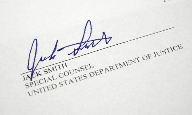 Sonderermittler Jack Smiths Unterschrift auf der Anklage gegen Ex-US-Präsident Donald Trump.