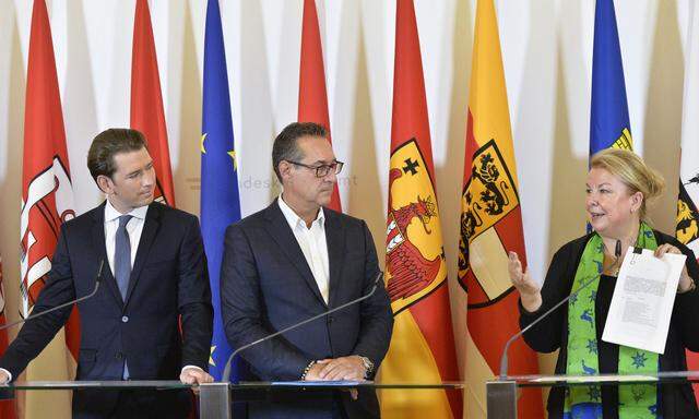 Pressekonferenz zur Sozialversicherungsreform.