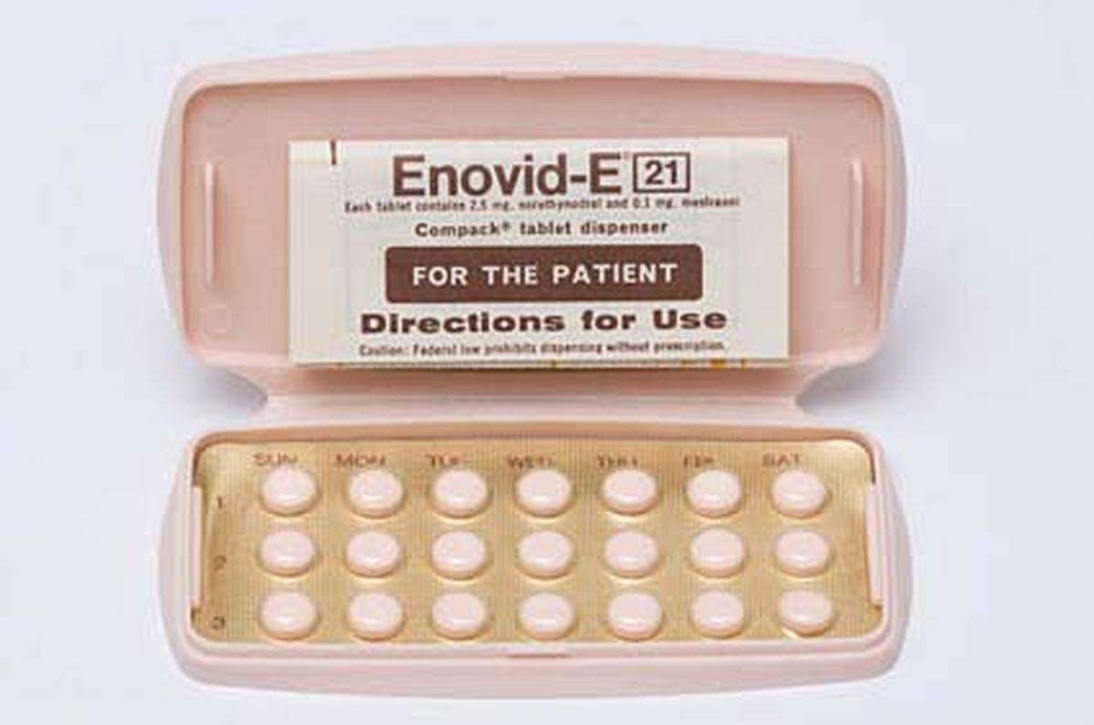 80 Prozent der gezeigten Stücke stammen von privaten Leihgebern. Zu bestaunen ist etwa eine Original-Pillenpackung.  Im Bild: Pillenschachtel ENOVID E-21