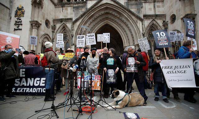 Unterstützer von Assange demonstrieren in London für dessen Freilassung.