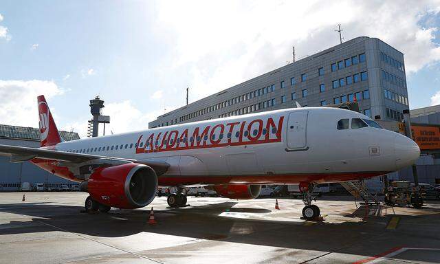 FILE PHOTO: A Laudamotion Airbus A320 plane is seen at the airport in Duesseldorf